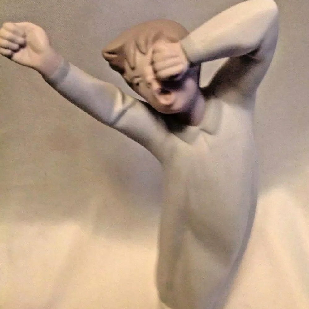 Lladro "Boy Awakening, Yawning" #4870 Matte Finish like new!!